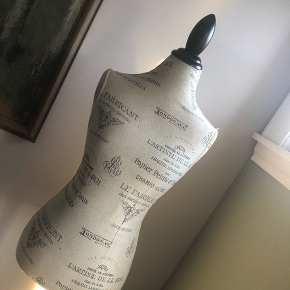 Meet your Posher, Courtney - Picture 2 of 2